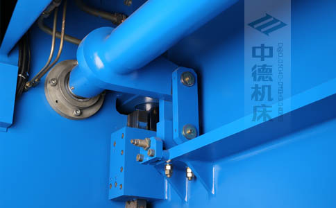 ZDPK-8025配有中德公司最新型扭軸同步裝置，強(qiáng)度高，能調(diào)節(jié)，專利技術(shù).jpg